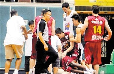 2011年10月18日，佛山男篮与澳洲虎队发生冲突。