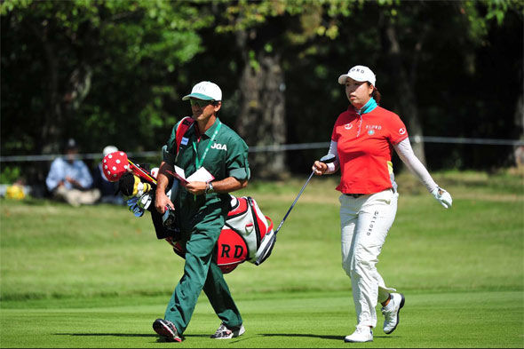 固定的巡回赛球童让冯珊珊更专注比赛