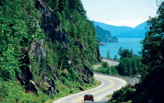 从温哥华到惠斯勒的海天公路是世界上最美的海边公路之一