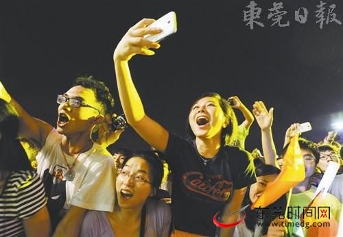 热情高涨的东莞市民