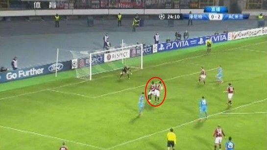 图2 萨帕塔与博内拉争顶时撞到了一起