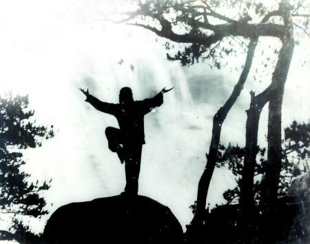 吕紫剑老人在练武 欧力豪供图