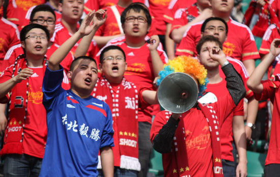 哈尔滨毅腾队之所以拥有魔鬼主场，与哈尔滨热情的球迷密不可分