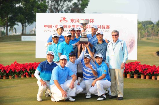 在第一届对抗赛中，中国队以一分惜败，最终由亚太队捧得奖杯。