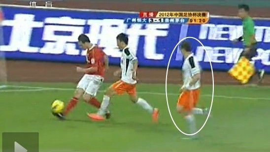 图11 克莱奥闪开角度传中