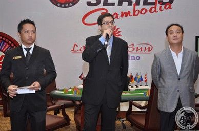 (左-右) APT赛事总监 Lloyd Fontillas, APT赛事经理 Jason Morris 及 Las Vegas Sun 主席 Billy Kim