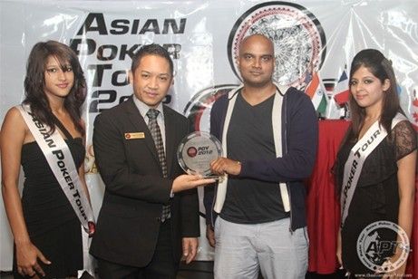 APT赛事总监Lloyd Fontillas与APT年度玩家排行榜亚军得主 Martin Nilsson