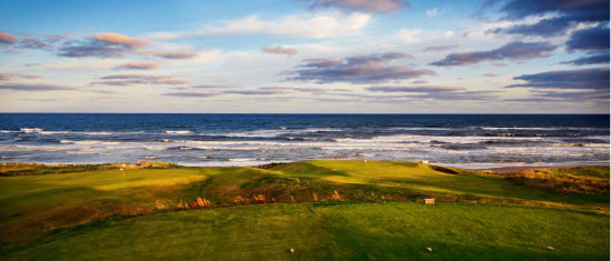 第14洞果岭犹如圆石滩第7洞重现