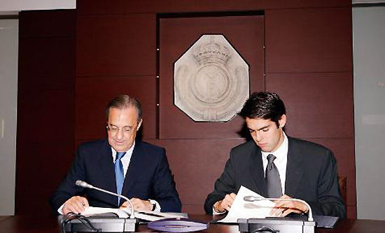 2009年皇马签下卡卡，实际上因为贝克汉姆法案的存在，皇马签国际巨星往往比买国内球员更实惠