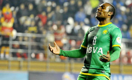 新赛季，格隆穿起了国安8号球衣