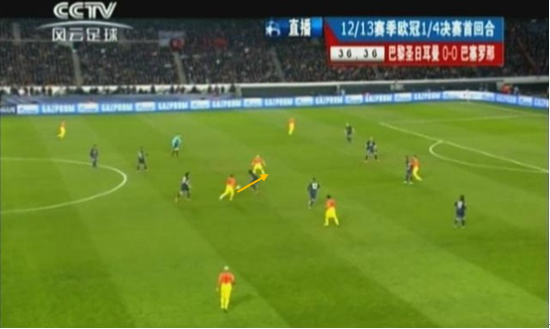 图12 梅西突破后分球给小白