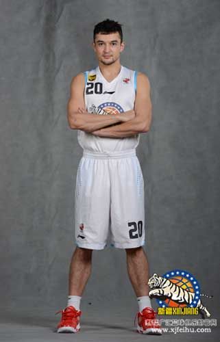 新疆广汇篮球俱乐部队员西热力江作为优秀青年的代表入选了此次“新疆青年五四奖章”候选名单。