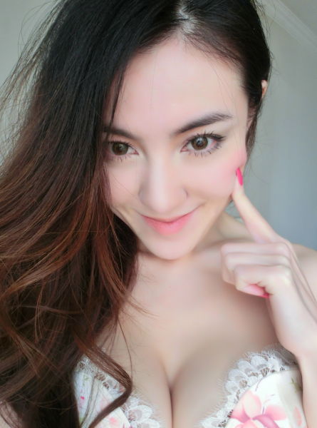 缘来缘往，爱来爱去，花开一季，红露沾裳。碎瓷微凉，爱恨成殇。好景不长，此爱未央。