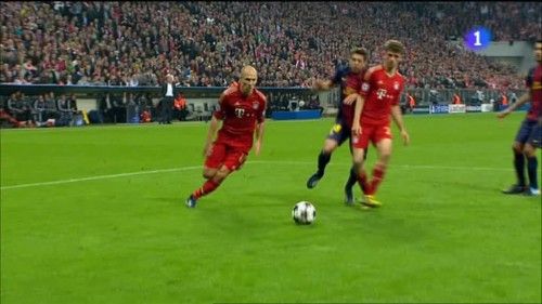 穆勒的“挡拆”战术为罗本创造了机会