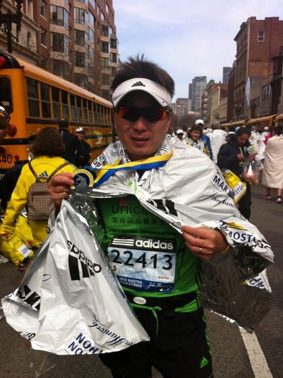 黄强 拍照的瞬间，身后爆炸