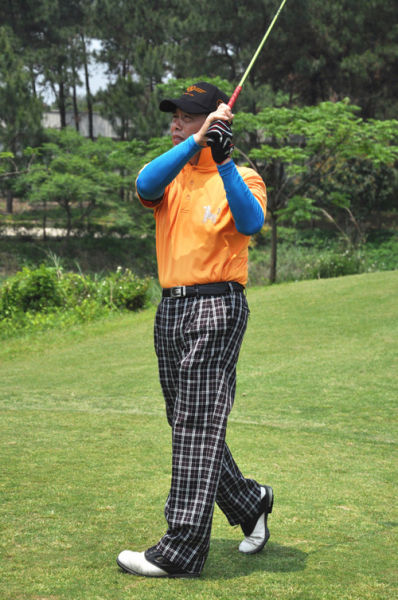 一杆进洞选手刘用国