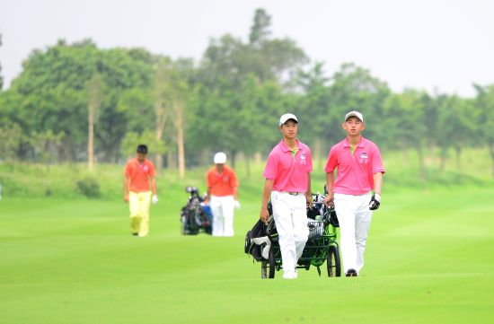 球 员之间相互协助