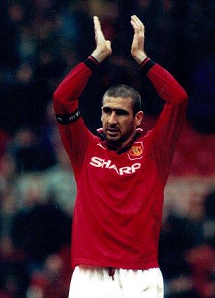 将衣领竖起成了坎通纳的标志形象