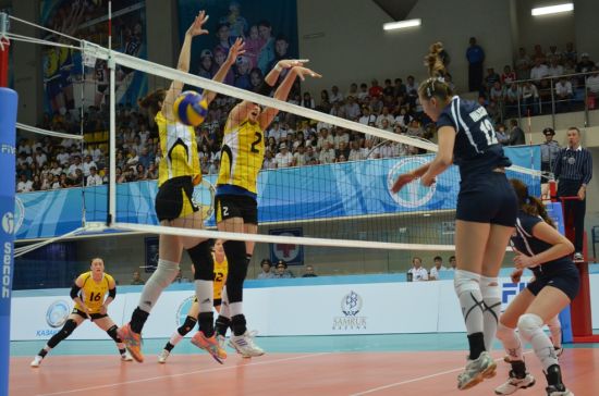 刘亚男后排防守