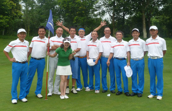 棕榈体育队庆祝胜利