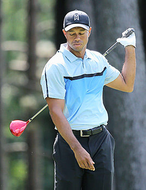 伍兹闭着眼 不开心