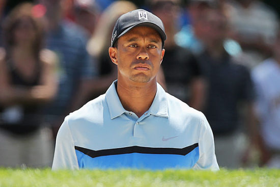 伍兹的表情忧伤