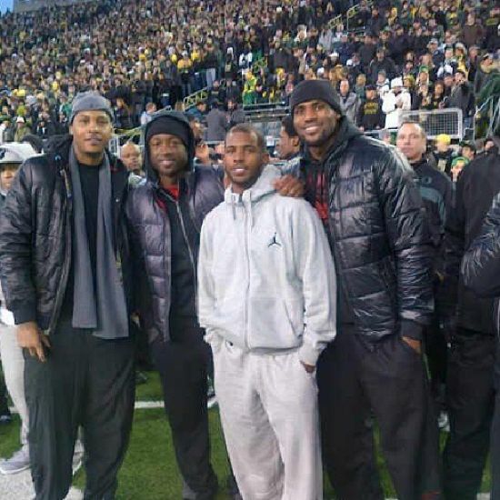 与好友们合影留念