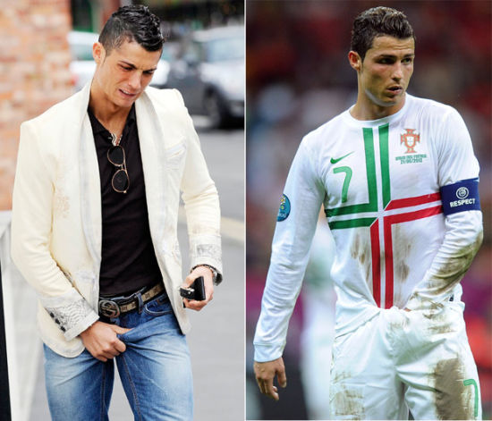 C罗两次被拍抓私处