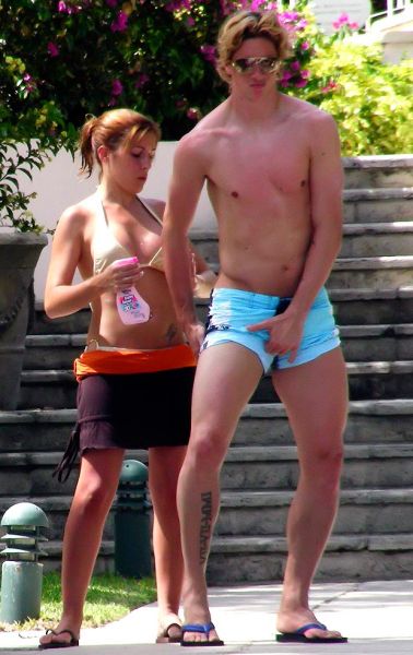 托雷斯被拍抓自己的蛋蛋