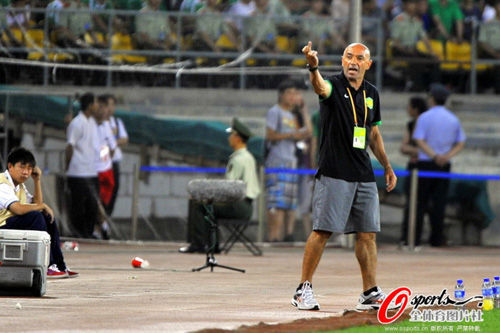 前国安主帅帕切科的愤怒一指