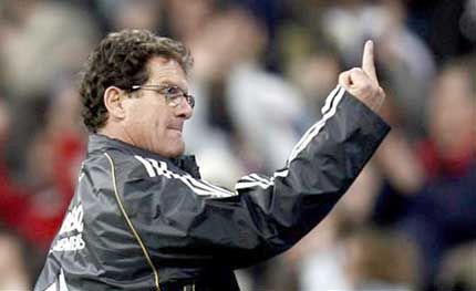 世界名帅卡佩罗竖起中指