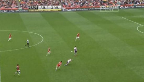 图17 科斯切尔尼对维曼犯规