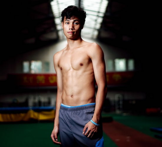 17岁的莫有雪在训练场接受《外滩画报》采访