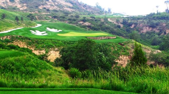 余钢设计的山西某球场一角