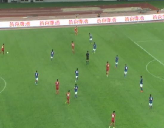 马来西亚队的631阵型很清晰