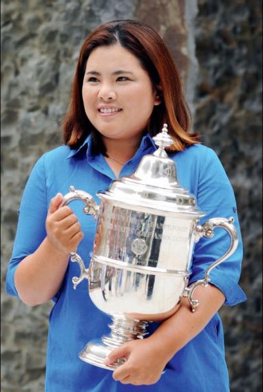 美国女子公开赛夺冠后次日，现身纽约洛克菲勒中心。