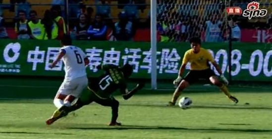 图2，许博撞倒乌塔卡