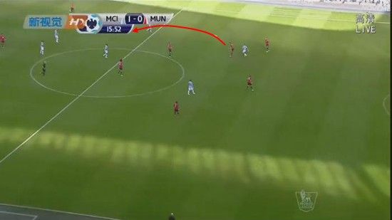 图1 费迪南德头球解围