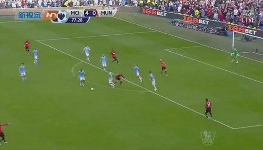 图17 曼城后场断球