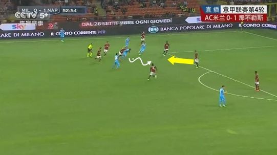 图13 伊瓜因摆脱德容防守