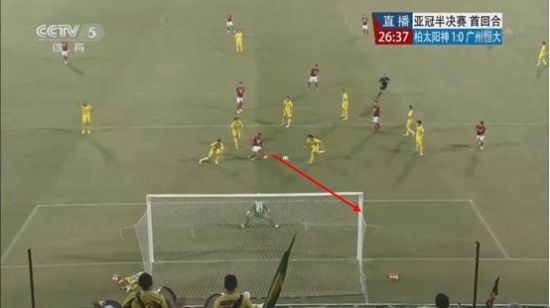 图2 穆里奇射门击中立柱