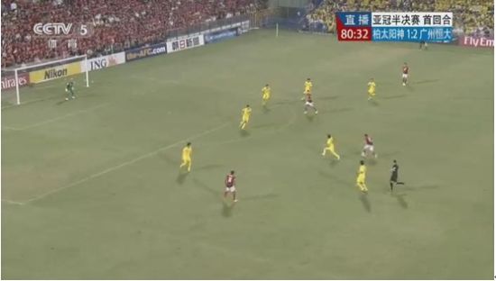 图13 孔卡扣球过人摆脱