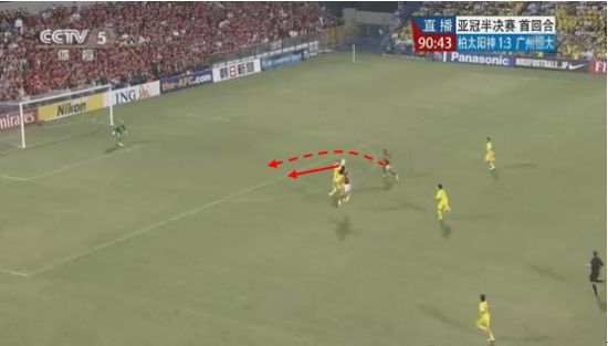 图16 郜林争顶，穆里奇插上