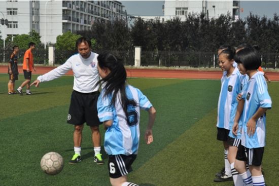 送球下乡公益活动