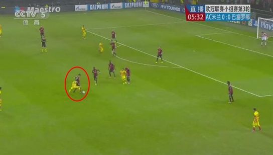 图2 抢断阿尔维斯