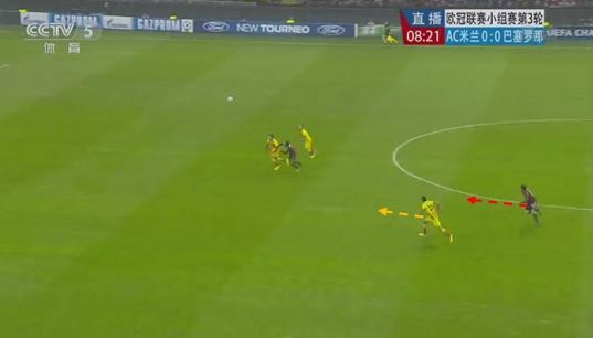 图9 罗比尼奥拼抢皮克，卡卡高速起动