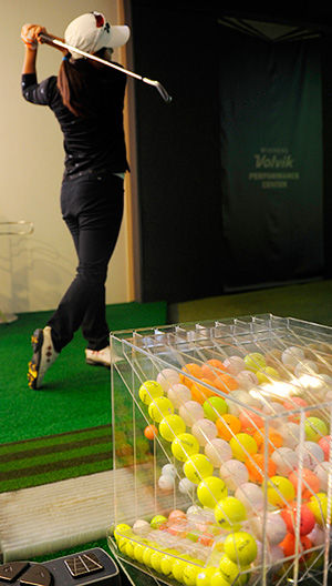 正在量身定做Vovlik高尔夫球的韩国女子职业球员