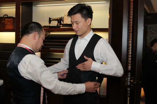 设计师为郜林量体裁衣