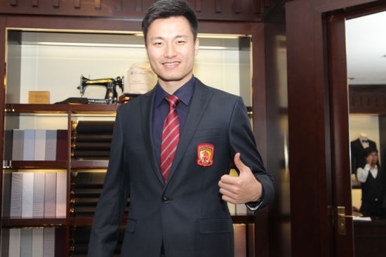 郜林身穿恒大官方正装