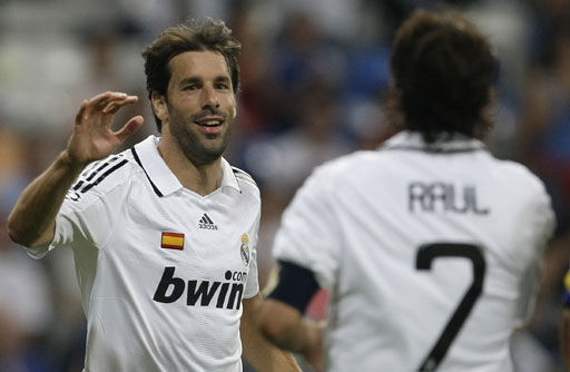 皇马也曾将国旗绣在球衣胸前